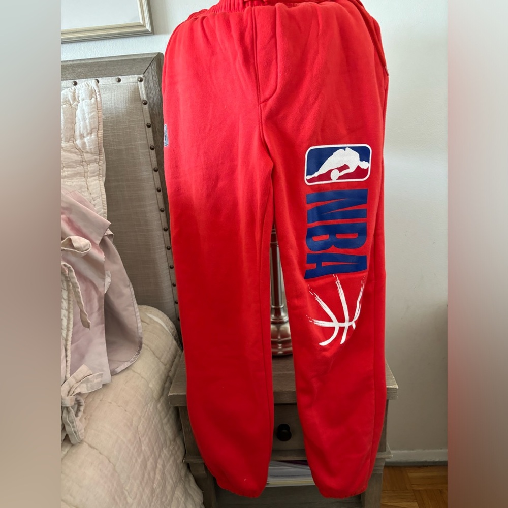 Men’s Orange NBA sweatpants w/ logo sz S